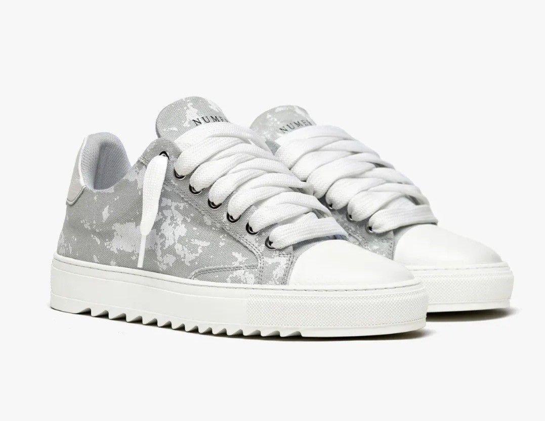 Num Sneakers